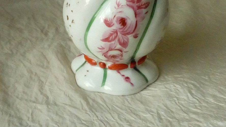 ANCIEN VASE OU FLACON EN PORCELAINE DE PARIS 19 éme*