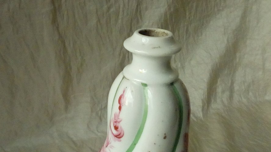 ANCIEN VASE OU FLACON EN PORCELAINE DE PARIS 19 éme*