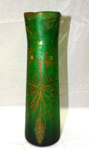-ANCIEN VASE PATE DE VERRE de COULEUR VERTE MOTIFS Dorés Estompés VITRINE     D