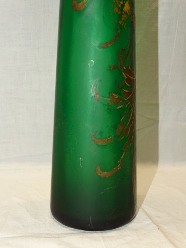 -ANCIEN VASE PATE DE VERRE de COULEUR VERTE MOTIFS Dorés Estompés VITRINE     D