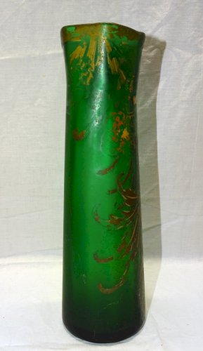 -ANCIEN VASE PATE DE VERRE de COULEUR VERTE MOTIFS Dorés Estompés VITRINE     D