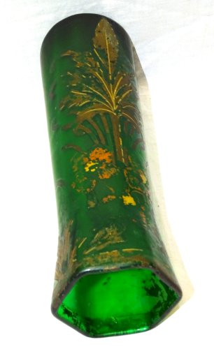 -ANCIEN VASE PATE DE VERRE de COULEUR VERTE MOTIFS Dorés Estompés VITRINE     D