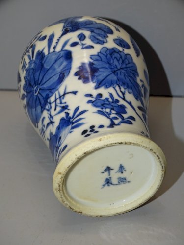 -ANCIEN VASE PORCELAINE de CHINE OISEAUX et FLEURS BLEUES Signé 4 CARACTERES