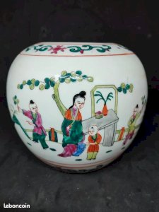 Ancient Chinese ginger jar / vase with a character motif in good condition.