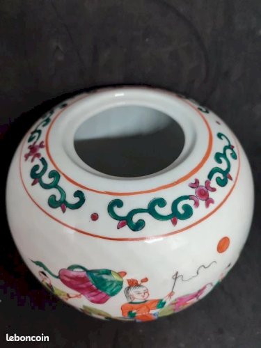 Ancien vase / pot à gingembre chinois a decor de personnage en bon etat
