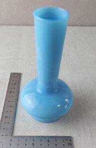 Old vase / soliflore, in opaline, Quelle, vintage