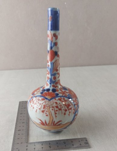 Ancien vase / soliflore, en porcelaine, Imari, Japon XIXème ^