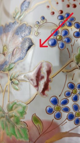 Ancien verre à pied, décor fleurs et monogrammes émaillés, Legras