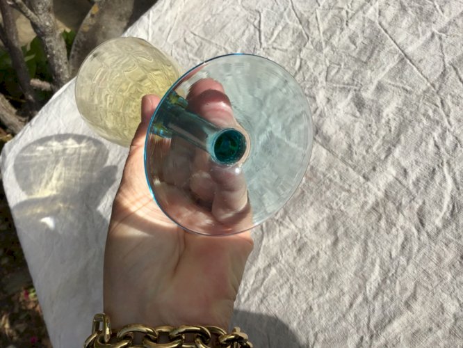 ANCIEN  VERRE à vin  BLEU TURQUOISE ET AMBRE GEORGES SAND ht 17CM