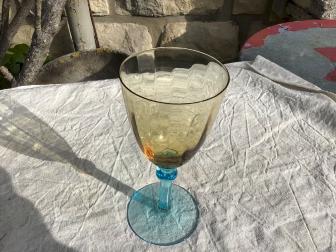 ANCIEN  VERRE à vin  BLEU TURQUOISE ET AMBRE GEORGES SAND ht 17CM