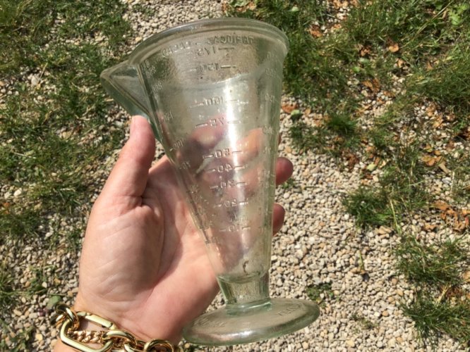 Ancien VERRE MESUREUR DOSEUR gradué "TECVERRE » no MOUGIN
