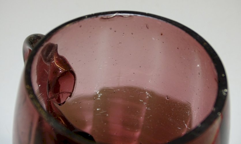 -ANCIEN VERRE PETITE CHOPE MARY GREGORY VERRE COULEUR MAUVE COLLECTION    D