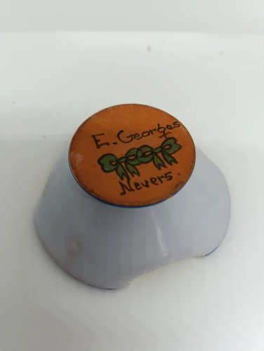ancien vide poche nevers signé E. Georges en bon etat