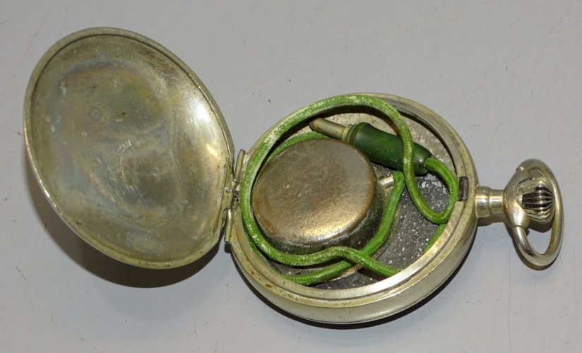 -ANCIEN VOLTMETRE de POCHE  10 VOLTS RECTA FORME MONTRE GOUSSET ARGENTAN  D