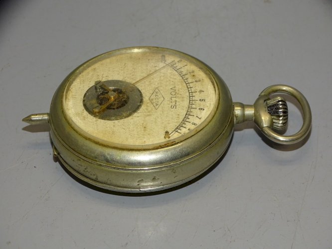 -ANCIEN VOLTMETRE de POCHE  10 VOLTS RECTA FORME MONTRE GOUSSET ARGENTAN  D
