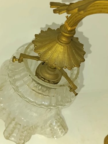 ancienne applique en laiton ou bronze avec tulipe en bon etat