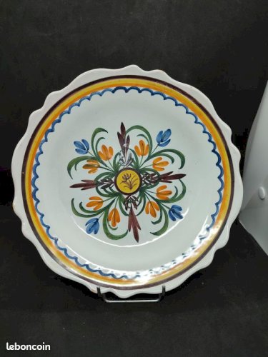 Ancienne assiette a decor floral Malicorne signé emile tessier en bon etat