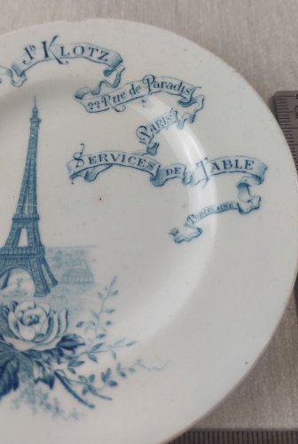 Ancienne assiette de dinette, en porcelaine, Klotz, 22 rue de Paradis, Paris