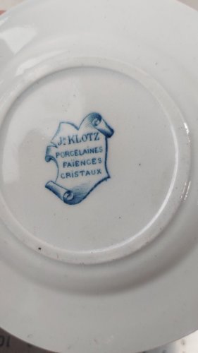 Ancienne assiette de dinette, en porcelaine, Klotz, 22 rue de Paradis, Paris