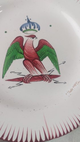 Ancienne assiette, décor à l'aigle couronné, Les Islettes ^