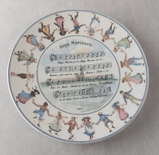Ancienne assiette, décor chanson dAlsace, en céramique de Sarreguemines ^