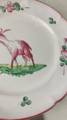 Ancienne assiette, décor chèvre sur terrasse, Les Islettes / faïence de l'Est ^