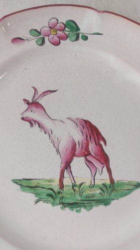 Ancienne assiette, décor chèvre sur terrasse, Les Islettes / faïence de l'Est ^