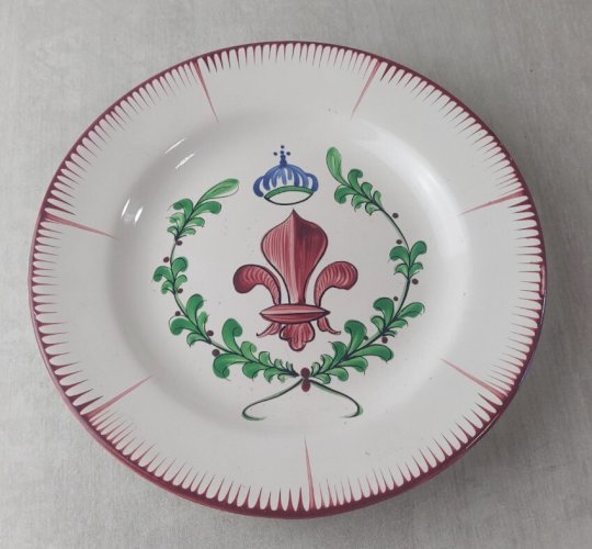 Ancienne assiette, décor fleur de lys, Les Islettes / faïenceries de lEst