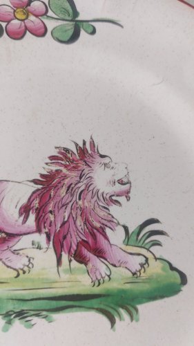Ancienne assiette, décor lion sur terrasse, Les Islettes / faïence de l'Est ^