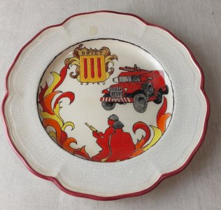 Old plate decorated with firefighters, Briey, in Longwy enamels.