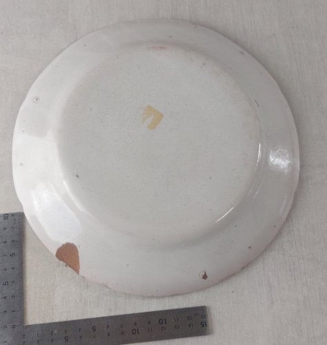 Ancienne assiette, décor vache sur terrasse, Les Islettes / faïence de l'Est ^