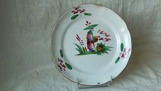 ANCIENNE ASSIETTE EN FAIENCE LES ISLETTES DECOR AU CHINOIS 18 ÈME  N°3 **