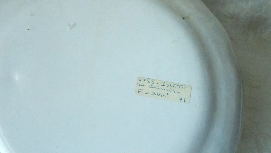 ANCIENNE ASSIETTE EN FAIENCE LES ISLETTES DECOR AU CHINOIS 18 ÈME  N°4 **