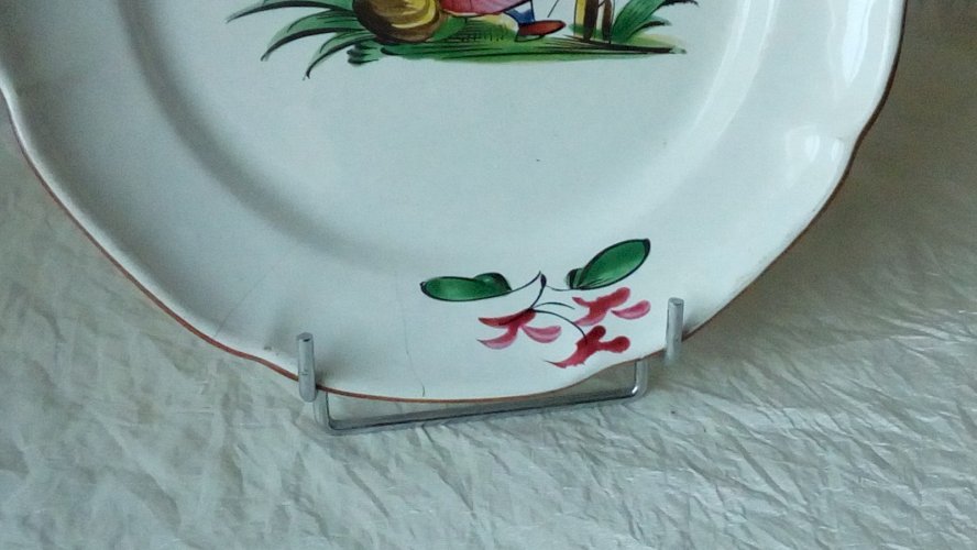 ANCIENNE ASSIETTE EN FAIENCE LES ISLETTES DECOR AU CHINOIS 18 ÈME  N°4 **