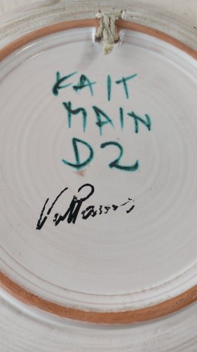 Ancienne assiette murale décor fleurs, fait main, Vallauris