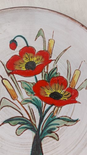 Ancienne assiette murale décor fleurs, fait main, Vallauris
