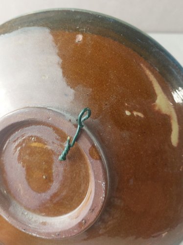 Ancienne assiette / plat en terre cuite vernissée, décor cheval, à identifier