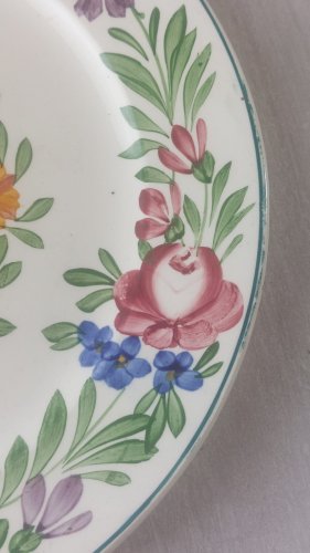Ancienne assiette plate, décor Rusticana, en céramique de Sarreguemines