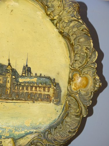 -ANCIENNE ASSIETTE TERRE CUITE IMPORTEE D'ALLEMAGNE CHATEAU DE CHANTILLY     D