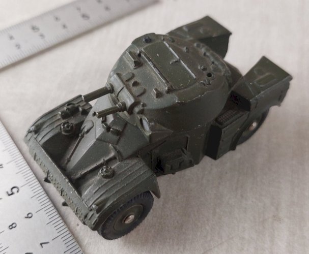 Ancienne auto mitrailleuse en métal, AML Panhard, Meccano Dinky Toys