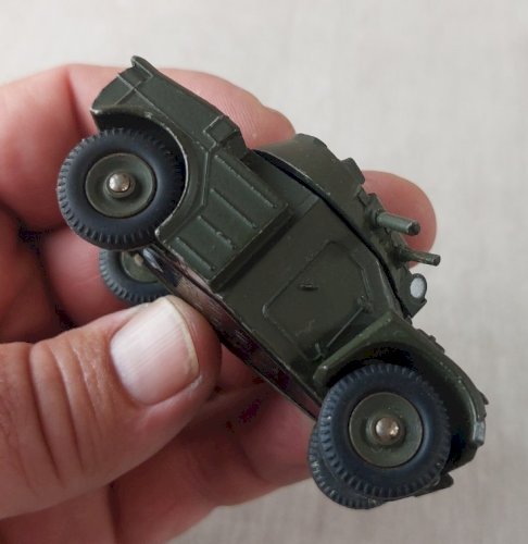 Ancienne auto mitrailleuse en métal, AML Panhard, Meccano Dinky Toys