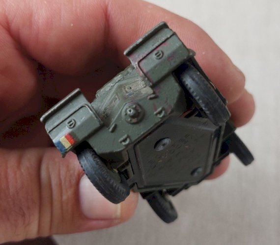 Ancienne auto mitrailleuse en métal, AML Panhard, Meccano Dinky Toys