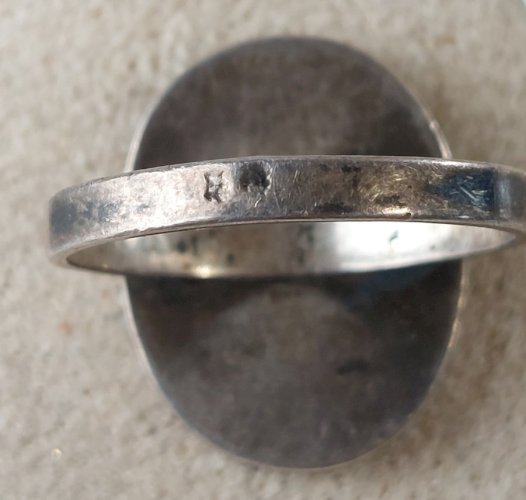 Ancienne bague, décor abalone, en argent massif