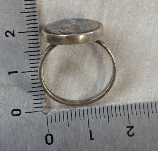 Ancienne bague, décor abalone, en argent massif