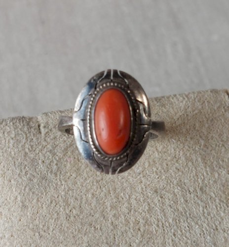 Ancienne bague décor corail, en argent ^