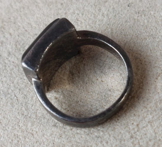 Ancienne bague décor pierre noire, en argent massif ^