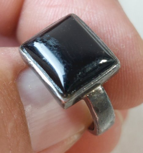 Ancienne bague décor pierre noire, en argent massif ^