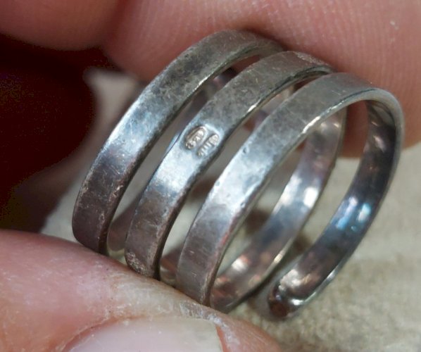 Ancienne bague décor spirale, en argent massif ^