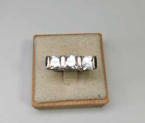 Ancienne bague, décor strass / zircon, en argent massif