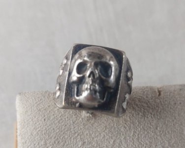 Old ring, skull head / Biker design, adjustable, in silver-plated metal.